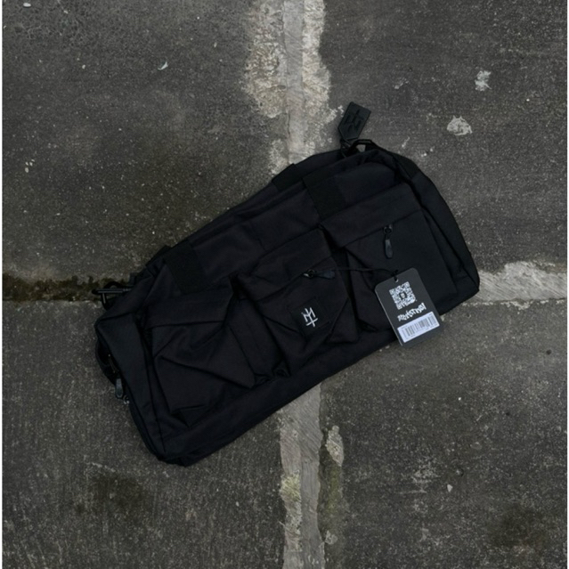 Maternal Disaster - Duffel Bag - Janelo