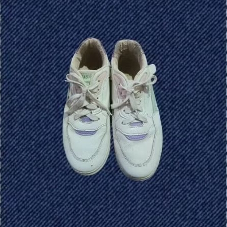 PRELOVED_SEPATU PUTIH//SNEAKERS