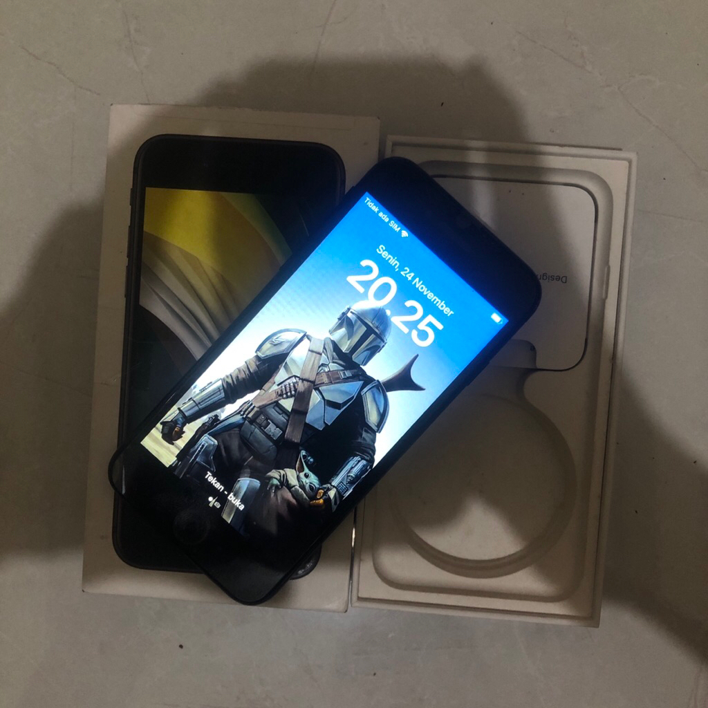 Iphone SE 2020 64gb (ex ibox) - Hitam mantap