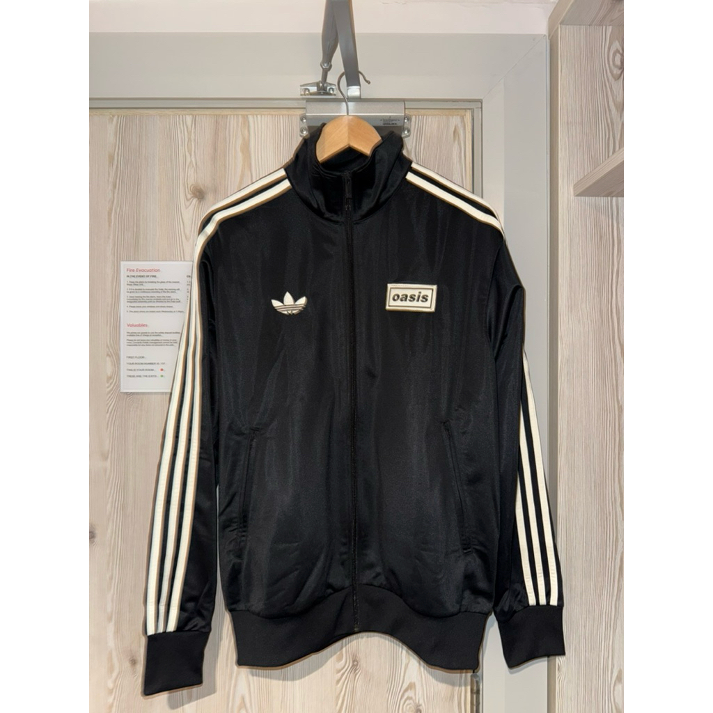 adidas oasis carousell