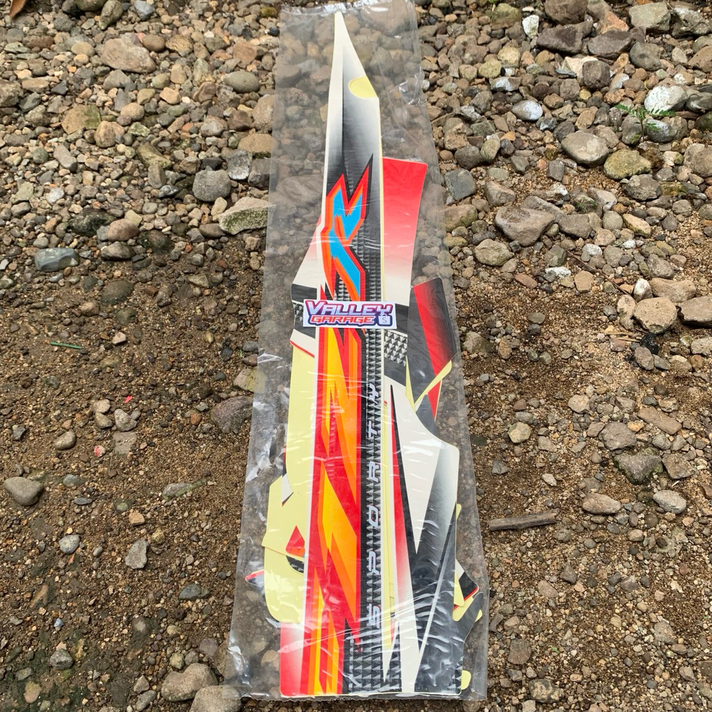 Striping striping F1zr f1zr putih merah tahun 2004