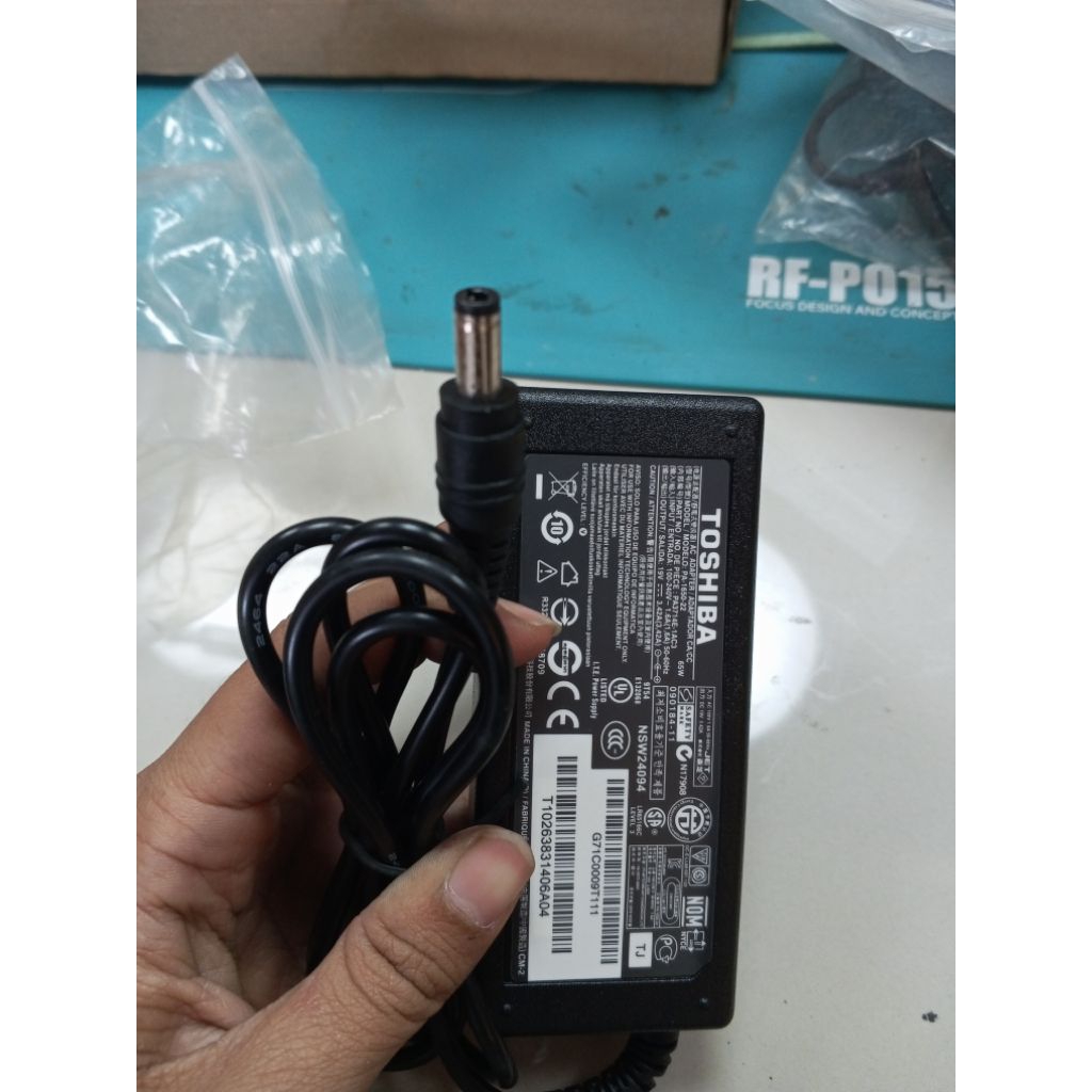 ADAPTOR LAPTOP TOSHIBA 19V