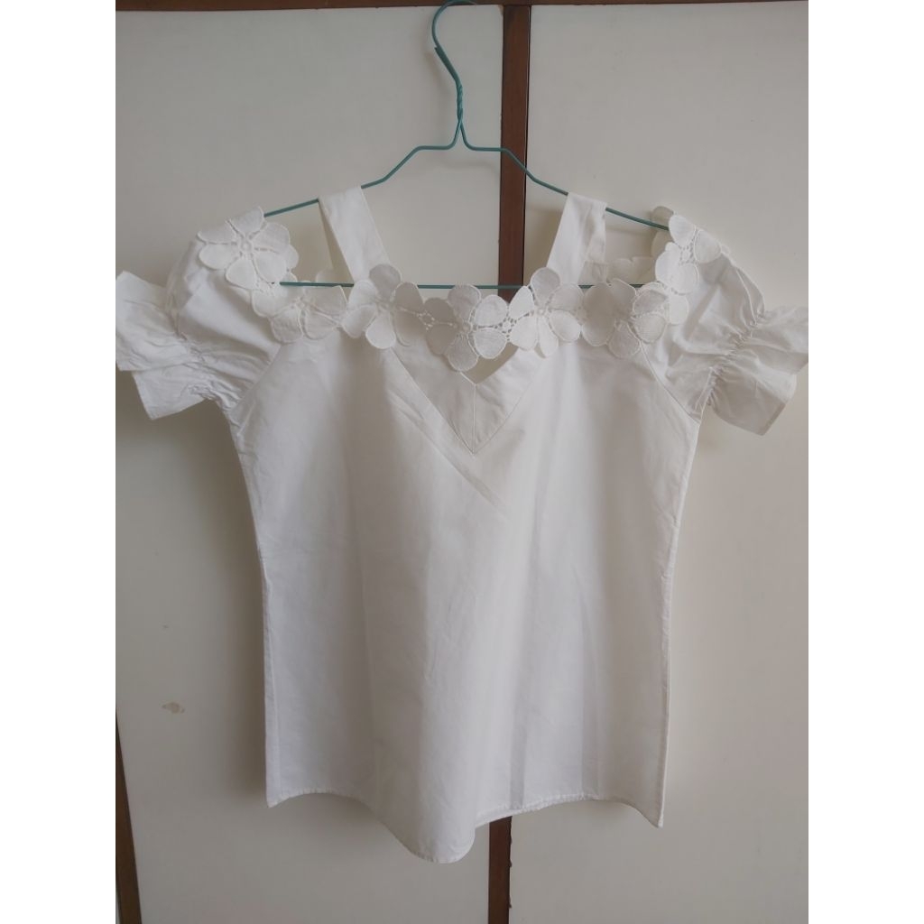 Preloved Atas Wanita Putih Bunga Bordir, Atasan Wanita