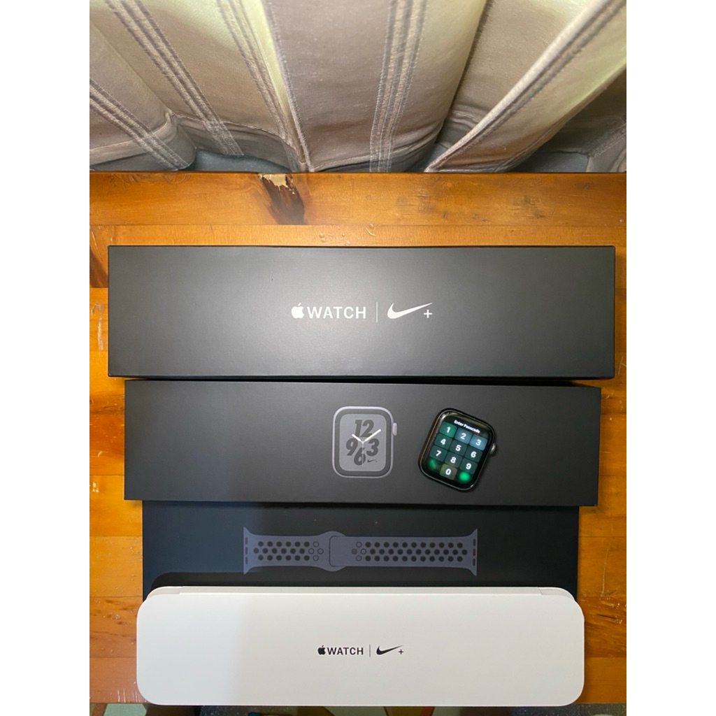 Apple Watch Series 4 Nike 44mm Anthracite/Black Nike Sport Second 2nd