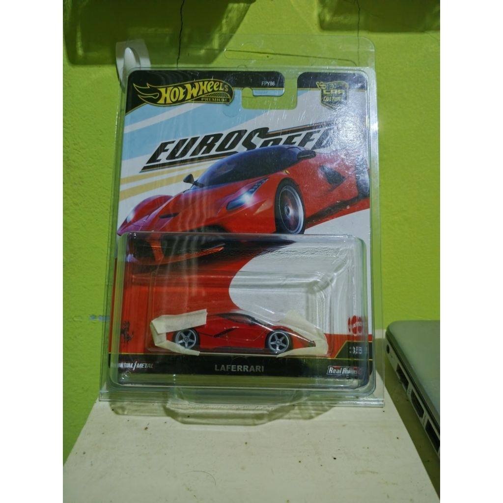 Hotwheels premium laferrari