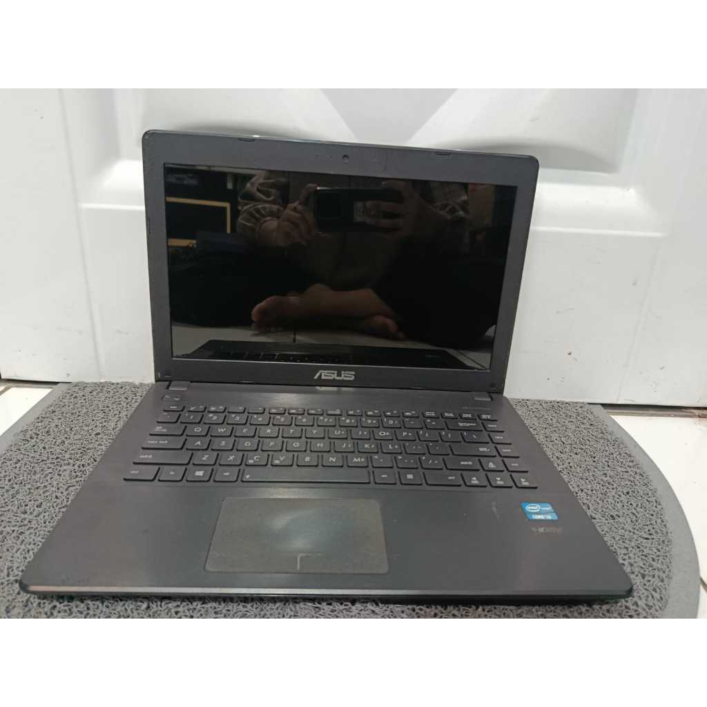 asus x451c Windows 10 pro 64-bit  Processor Intel core i3-3217U 1.7GHz Ram 2 GB  Penyimpanan 500 GB 