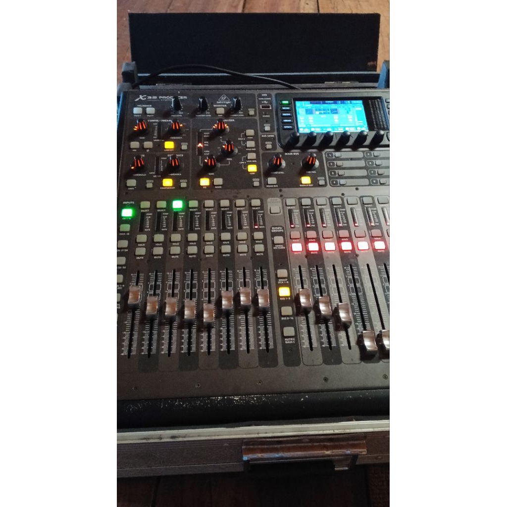 mixer behringer x32 producer