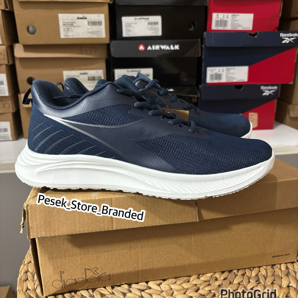 Sepatu diadora Michael (M) warna navy size 41,42 saja original sale