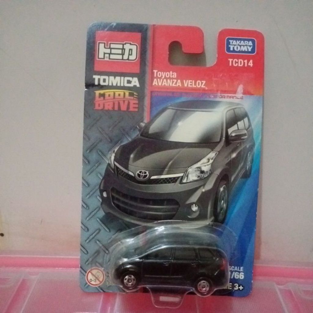 Tomica Toyota Avanza Veloz hitam Cool Drive
