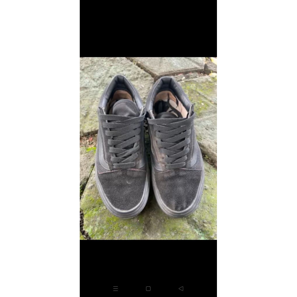 preloved sepatu vans hitam