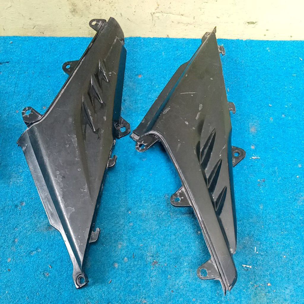 Sabungan box aki honda Megapro new monoshock karbu kanan kiri original