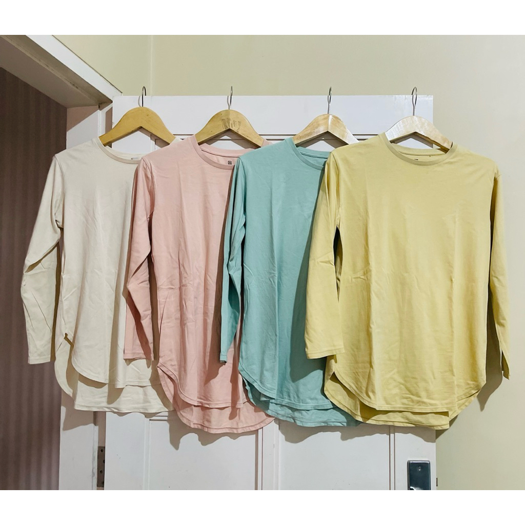 Preloved Kaos Wanita Uniqlo