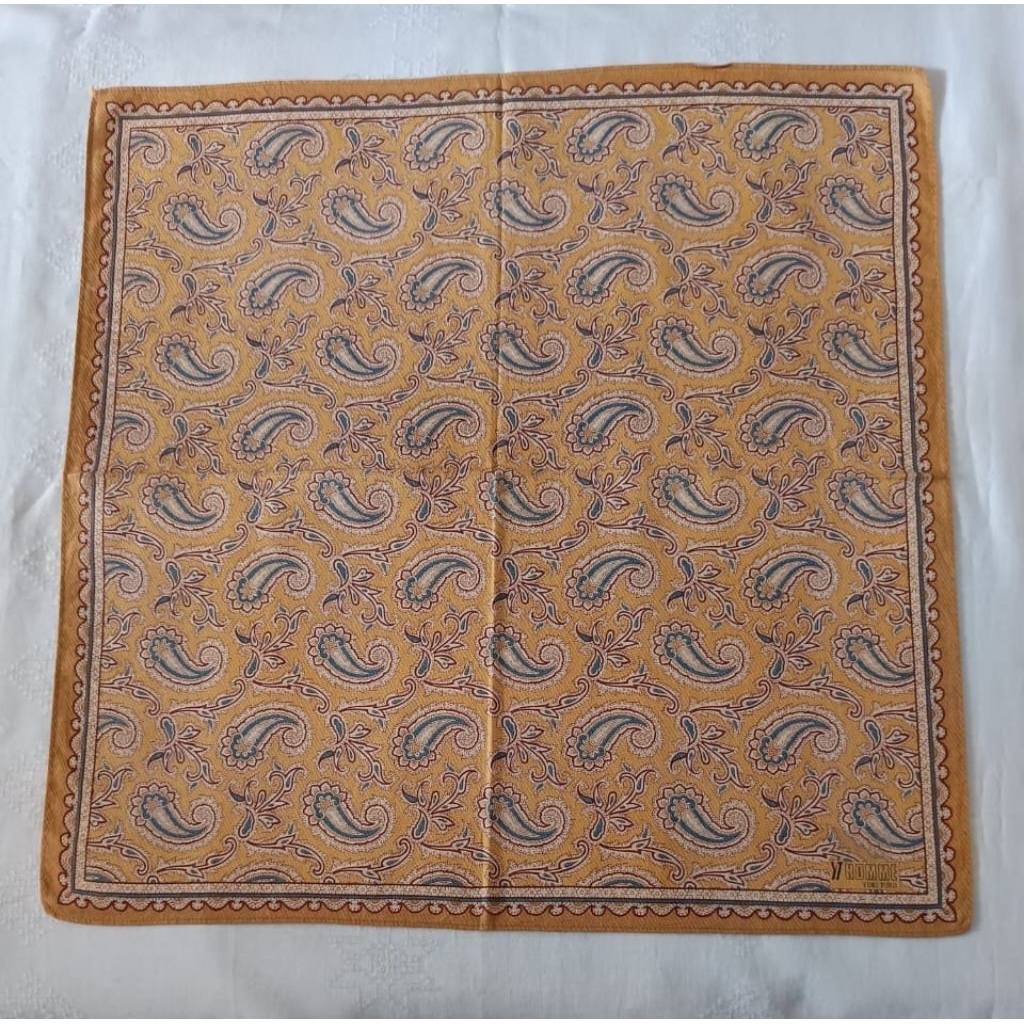 Yuki Torii Saputangan Branded