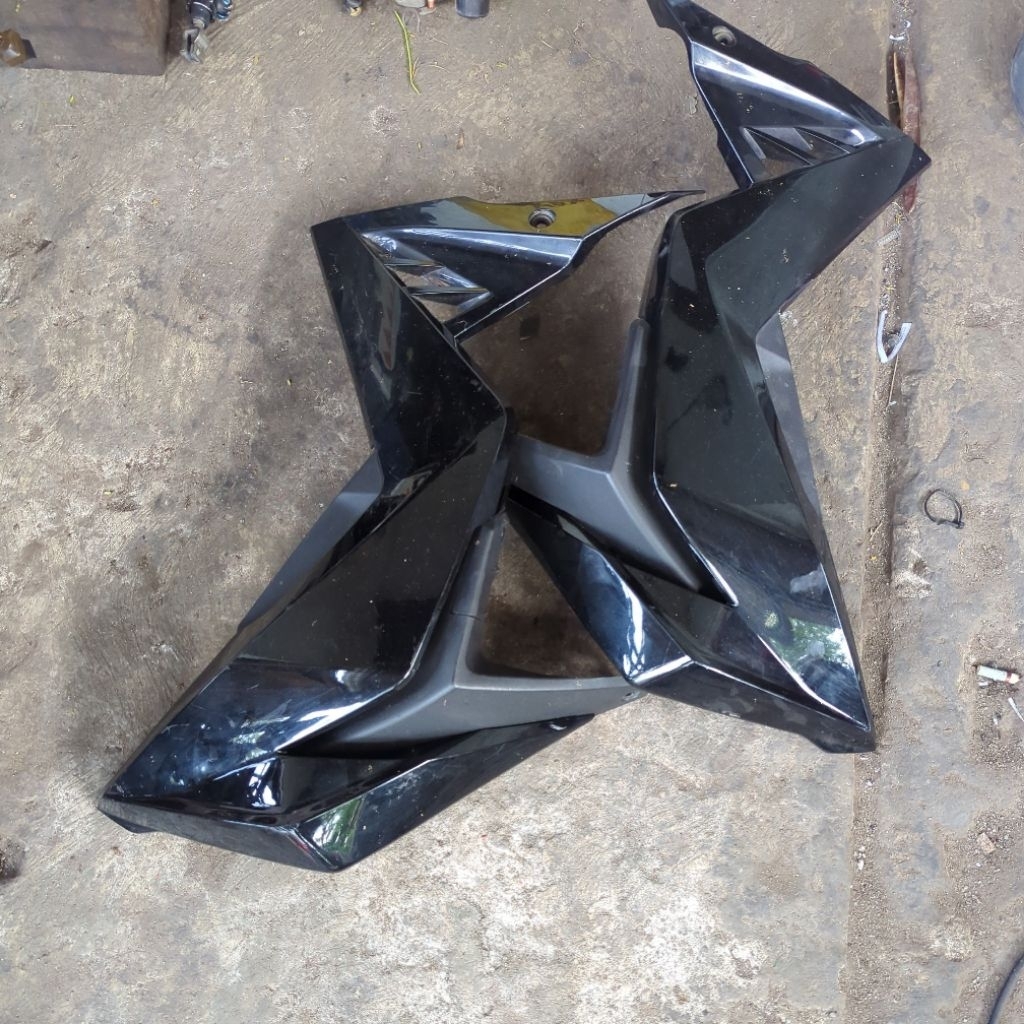 Sayap Hitam Glossy Supra GTR 150