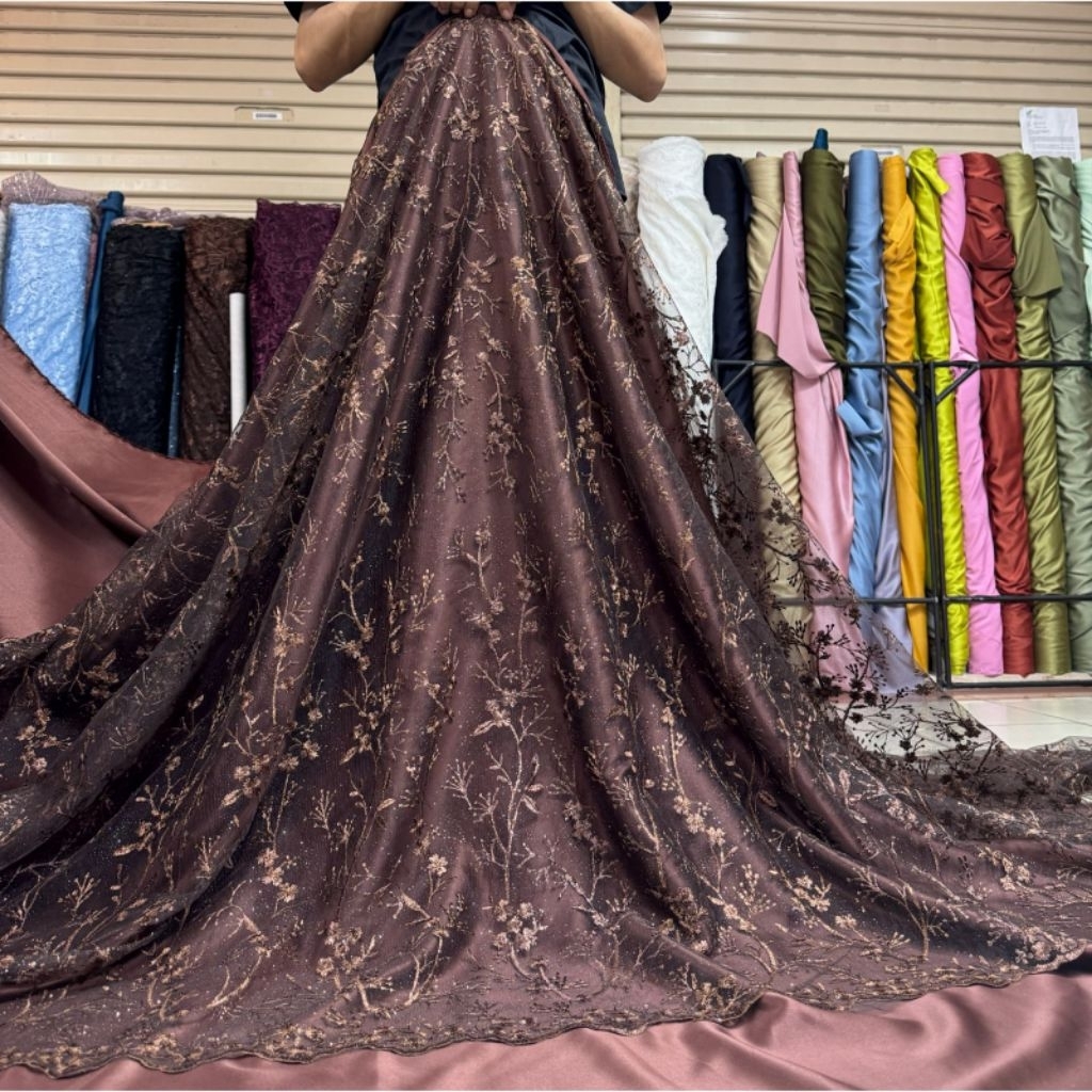 Kain Brokat Tile Bordir Tebal warna Coklat Mahogany, Burgundy motif bunga - Bahan Brokat Bridesmaids