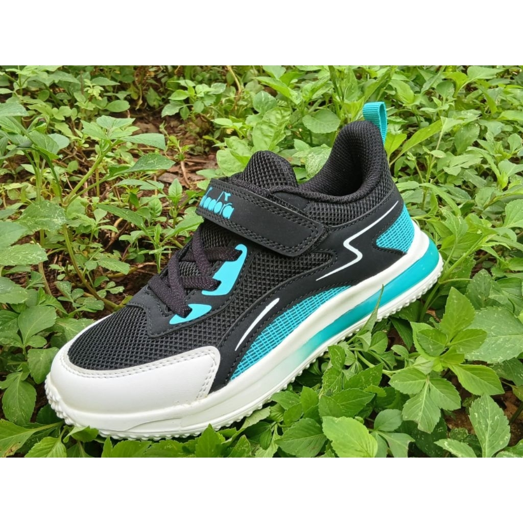 sepatu sekolah branded import diadora hitam polos original