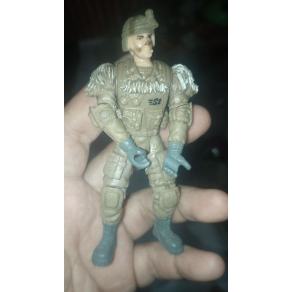 figure tentara chapmei pose menembak tiarap