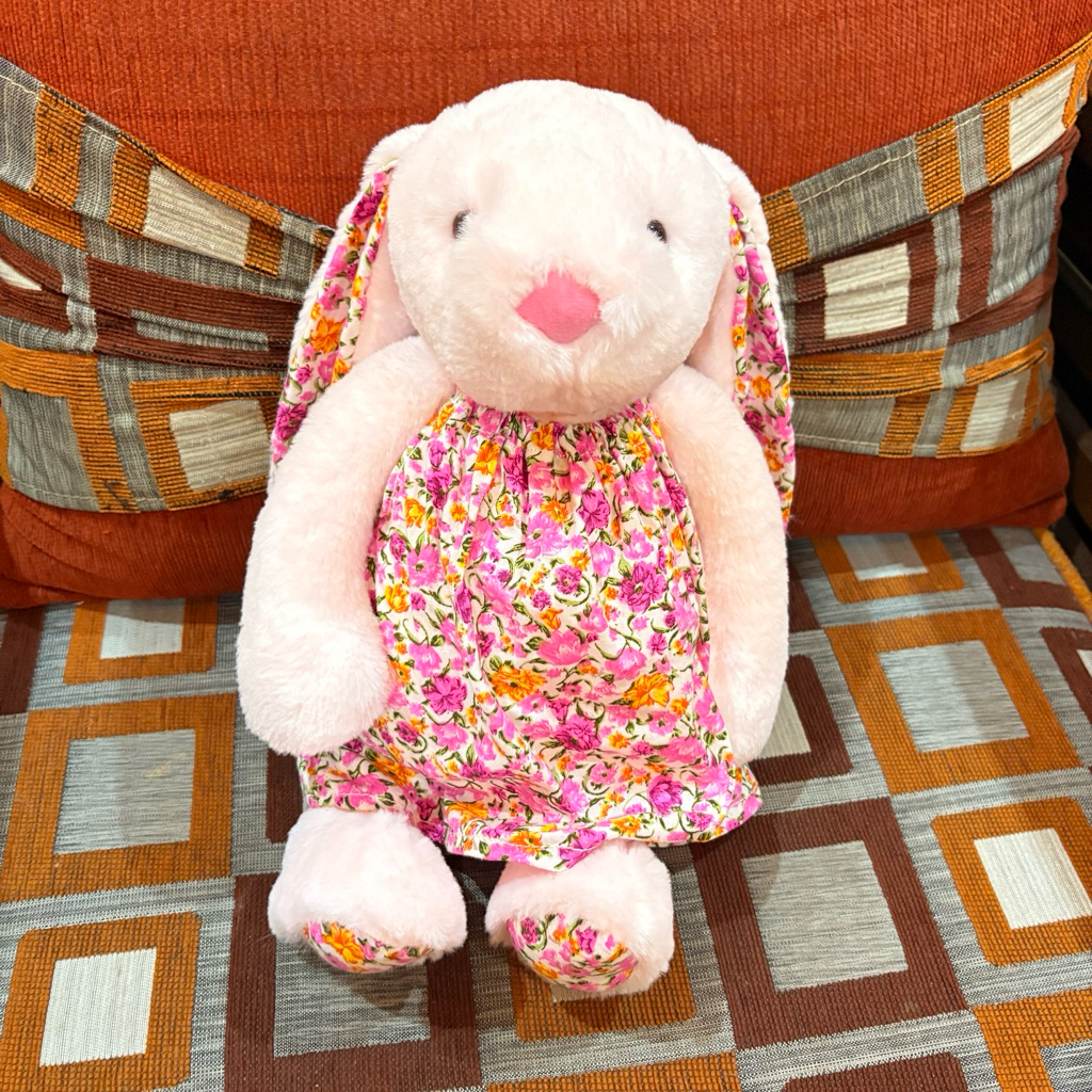 Boneka Rabbit MR DIY