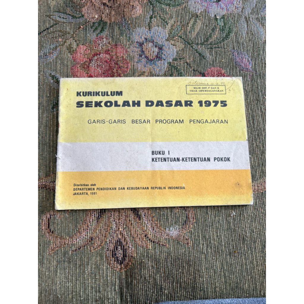 Buku KURIKULUM
SEKOLAH DASAR 1975