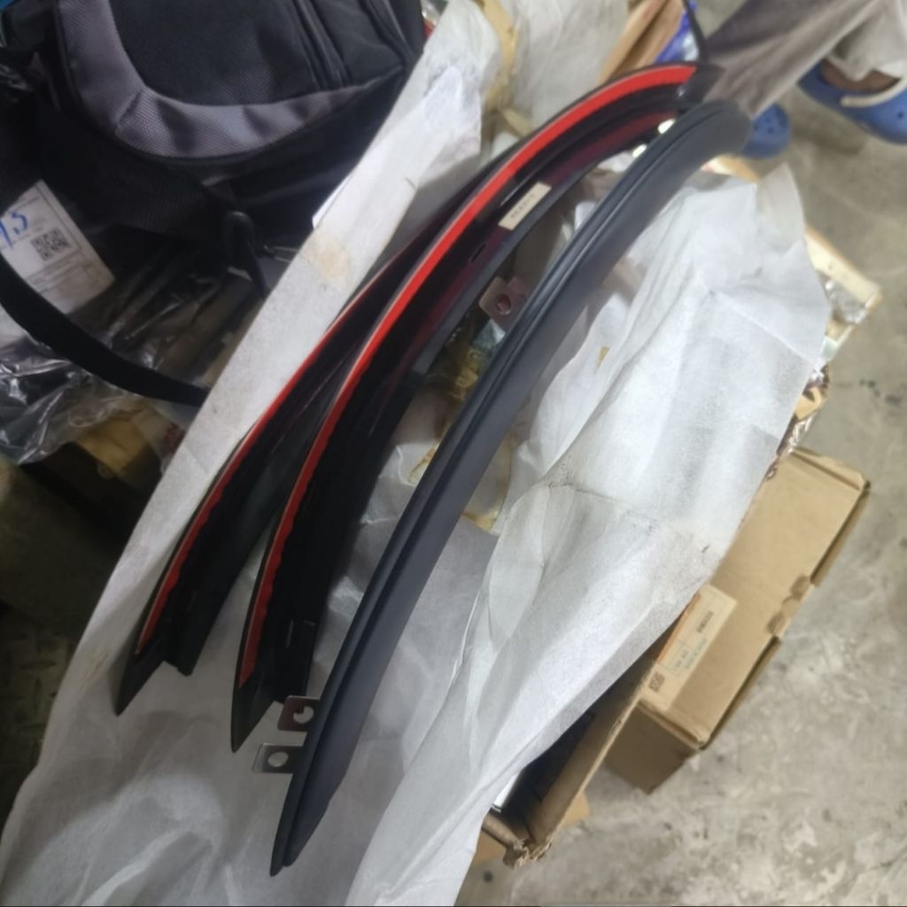 List lis over fender honda civic nouva nova SH3 original honda access 08413-SH3-000