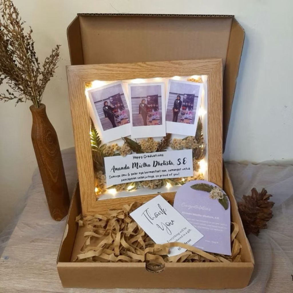 Gift Bingkai Foto Custom Hadiah Wisuda Ulang Tahun Anniversary Kado Foto Frame Minimalis Estetik Fre