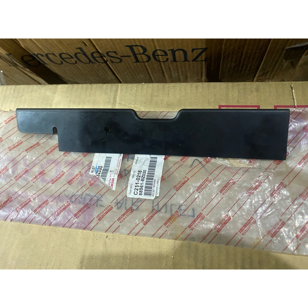 Grille Air Inlet Cover Radiator Toyota Avanza Lama ori 88561-BZ030
