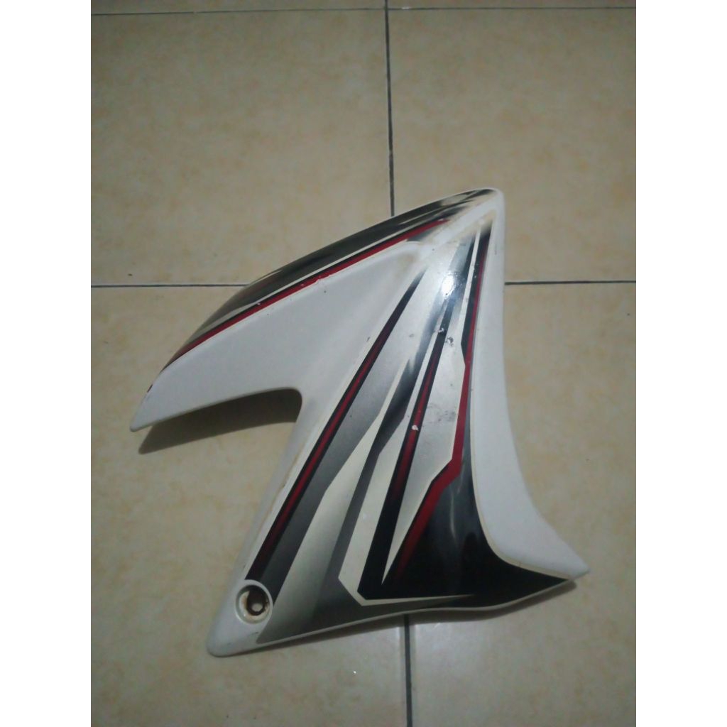 sayap tangki KANAN Yamaha Vixion old bekas ori