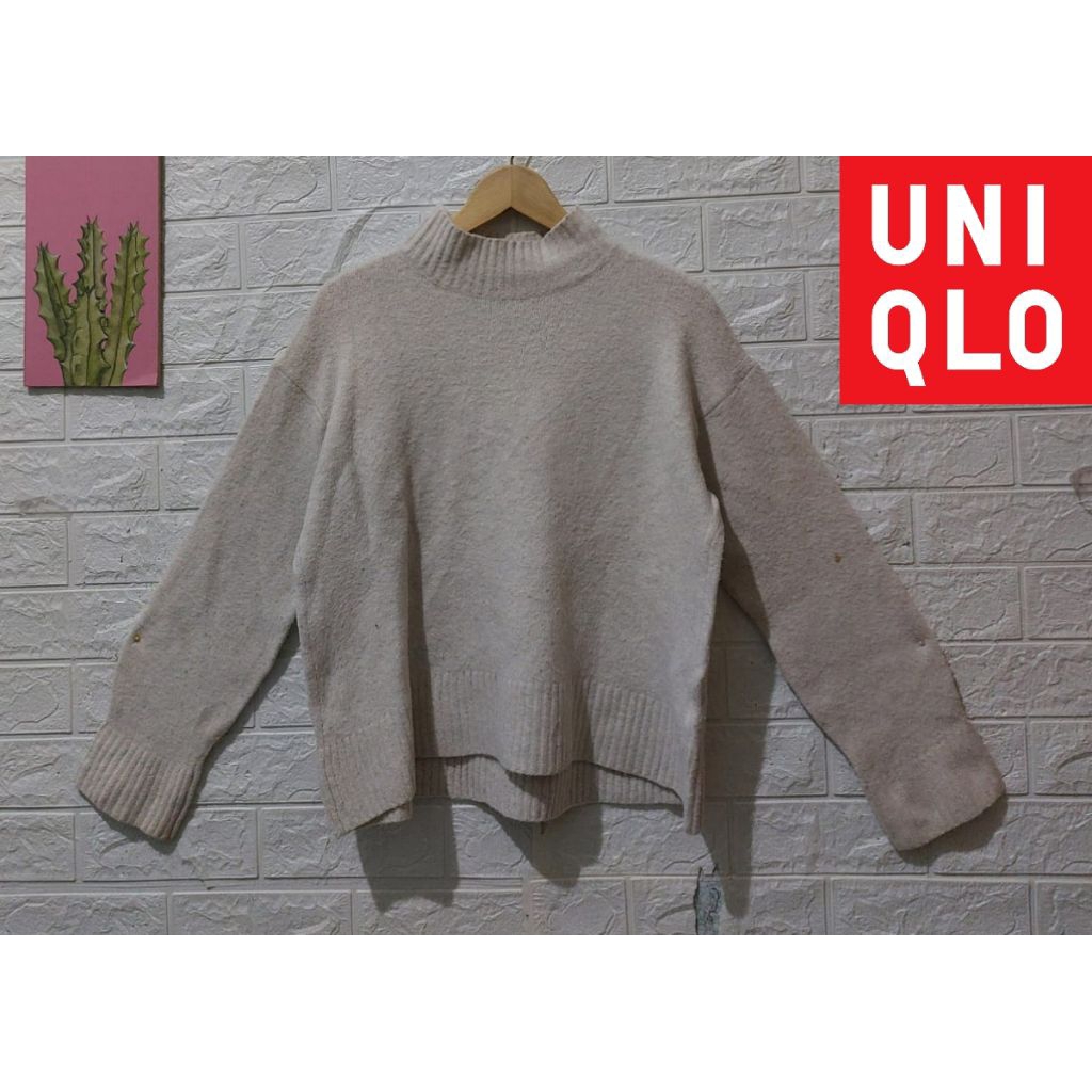 Uniqlo Souffle Yarn Mock Neck Long Sleeve Sweater