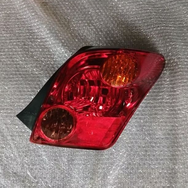 stoplamp toyota ist IST Original bagian kanan