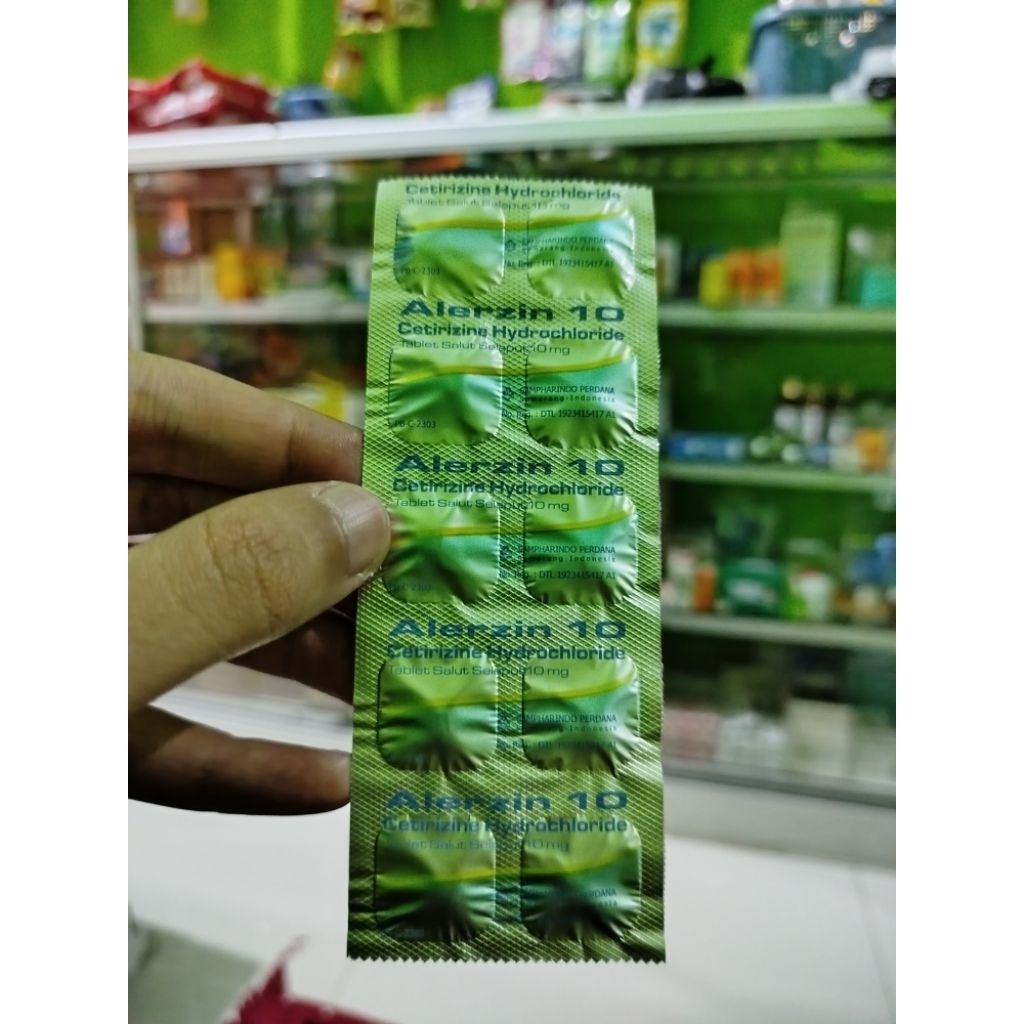 Alerzin Tablet  (Obat gatal-gatal karena alergi, biduran, kaligata, alergi cuaca dan makanan, dan pi