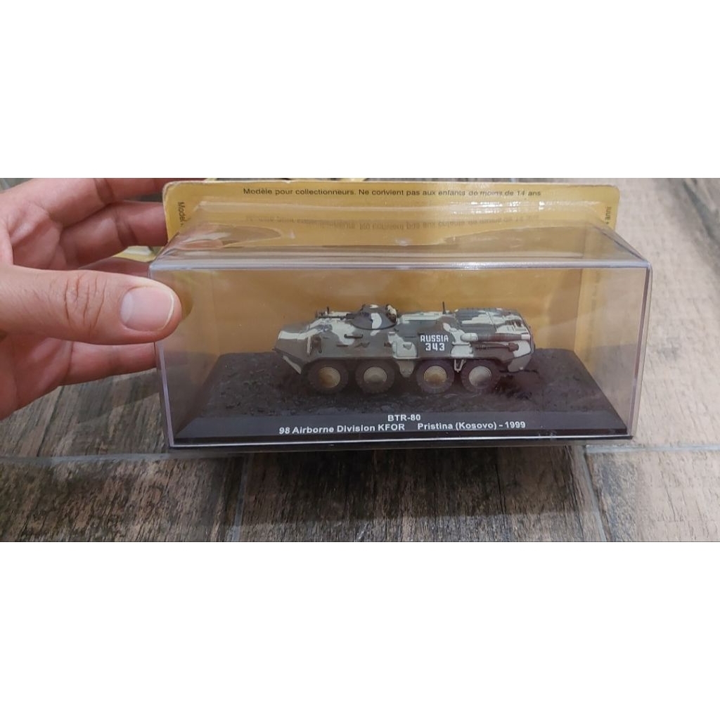 diecast BTR80.panser modern rusia.langka dan detail.dilengkapi kotak akrilik.kondisi new