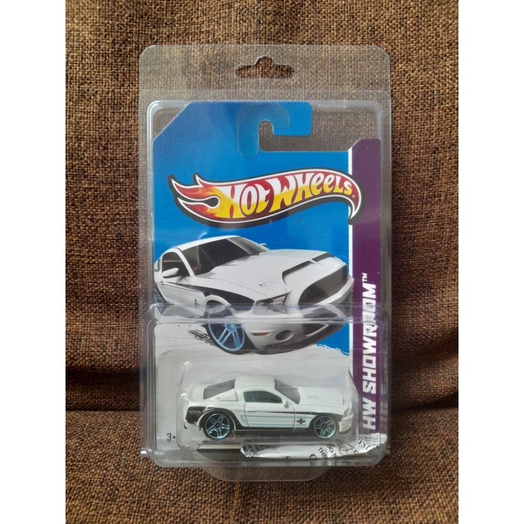 Hot Wheels HW Showroom - '10 Ford Shelby GT500 Super Snake White (putih), Rare