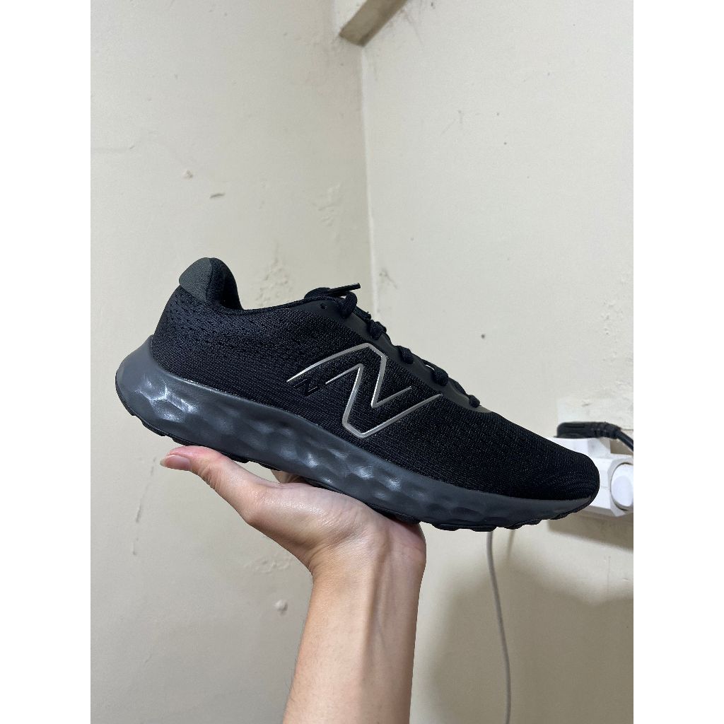 SEPATU PRIA NEW BALANCE 520 V8 BLACK/BLACK M520LA8