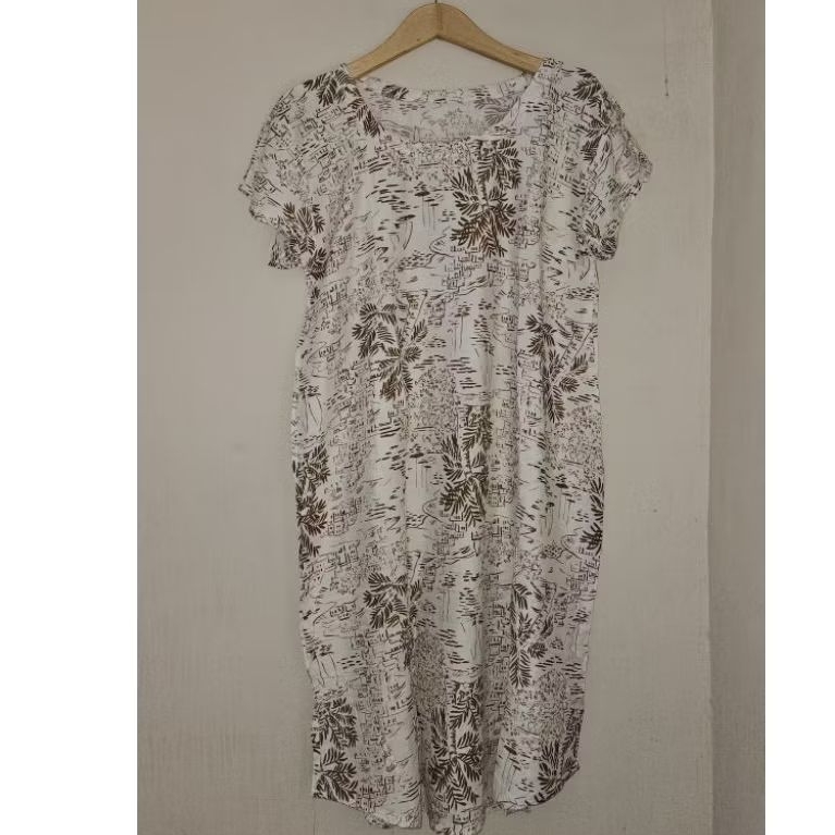 daster Bali warn putih pudar dengan corak putih kemerahan