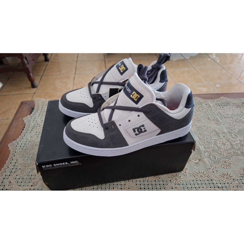 sepatu DC SHOES