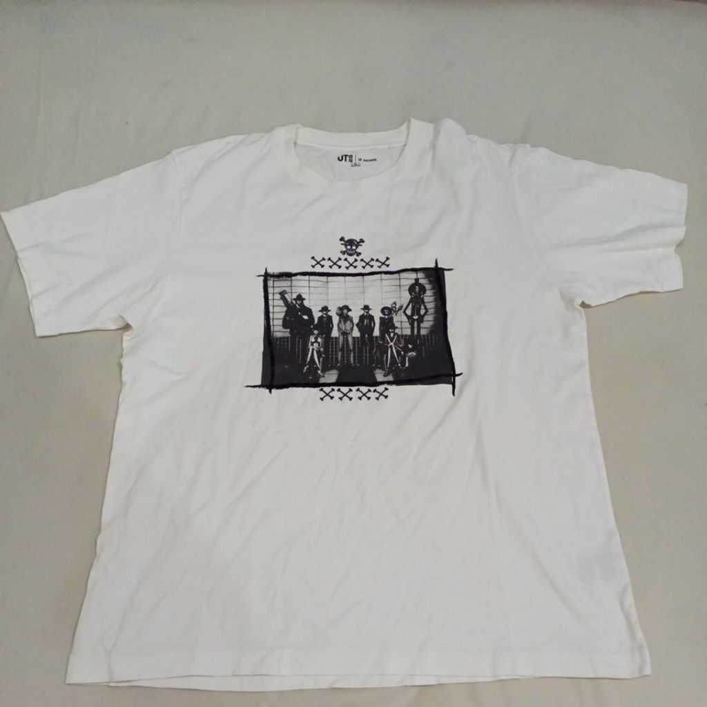 KAOS ONE PIECE UNIQLO SIZE XL ORIGINAL PRELOVED SECOND