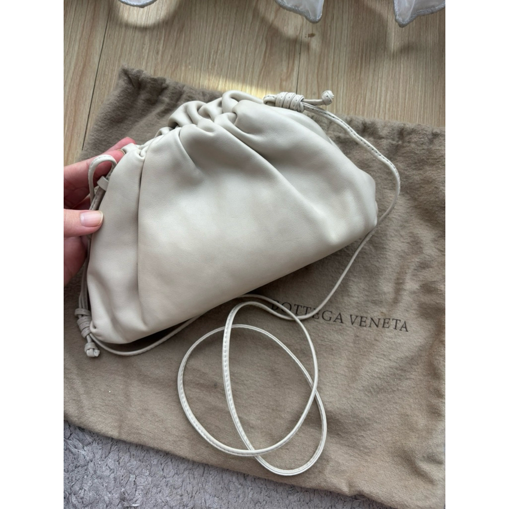 bottega veneta mini pouch in chalk