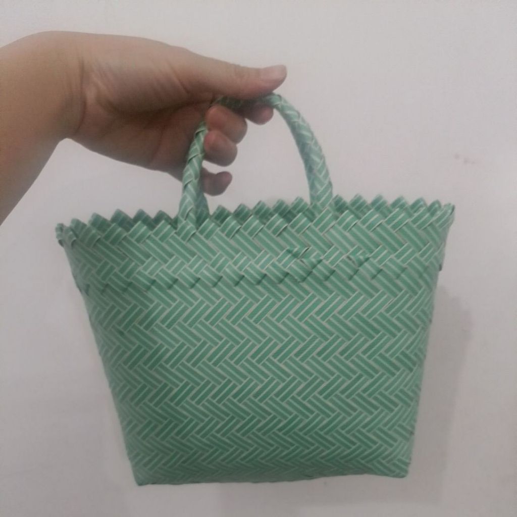 tas anyaman plastik cocok untuk hampers natal tas natal