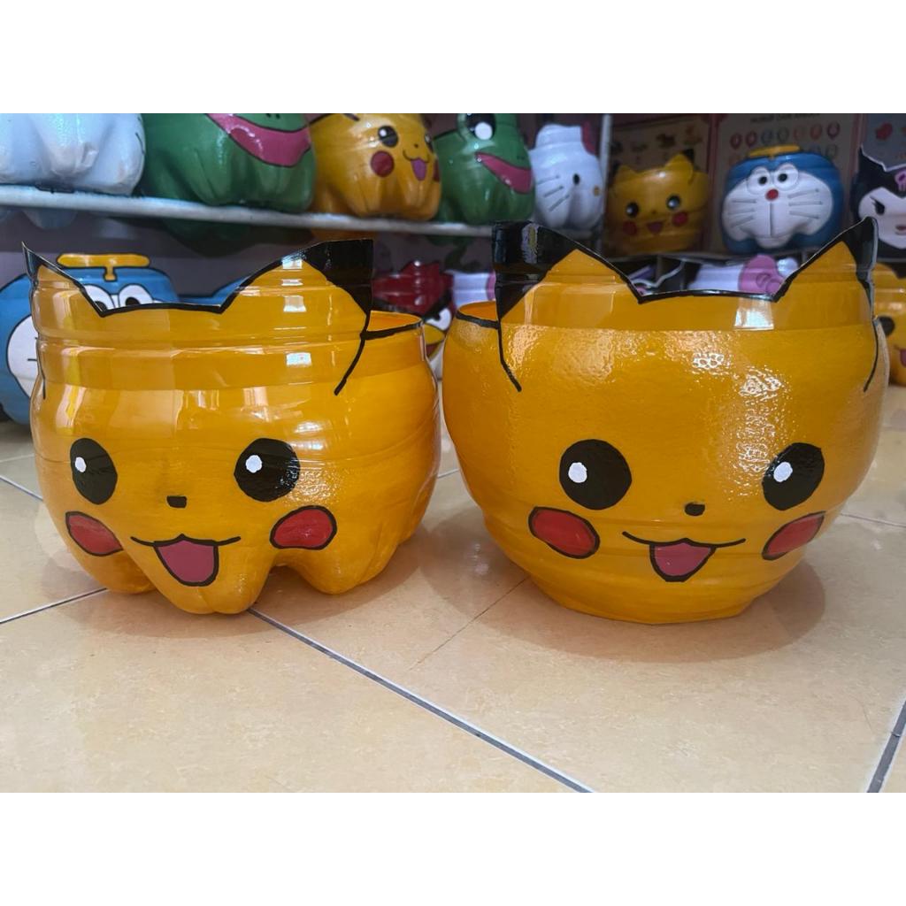 Pot Tanaman Lucu dan Unik dari galon bekas le mineral Karakter Pokemon Pikachu