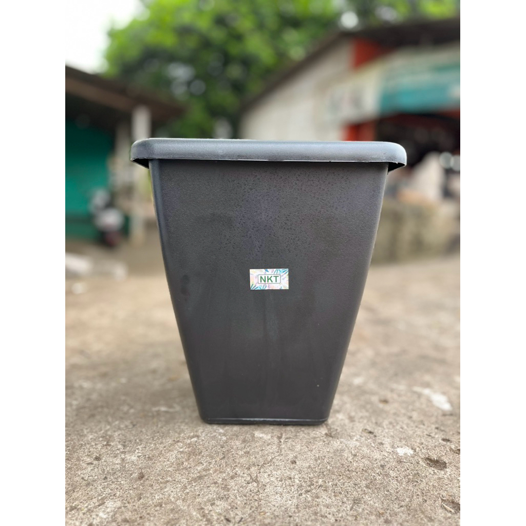POT TINGGI NKT HOYA 40 HITAM - Pot Kotak Tinggi Model Piramyd