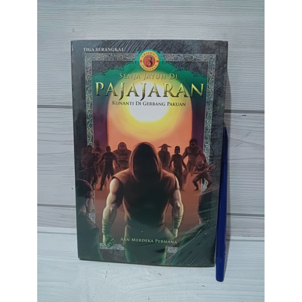 NOVEL ORIGINAL SENJA JATUH DI PAJAJARAN KUNANTI DI GERBANG PAKUAN BY  AAN MERDEKA PERMANA