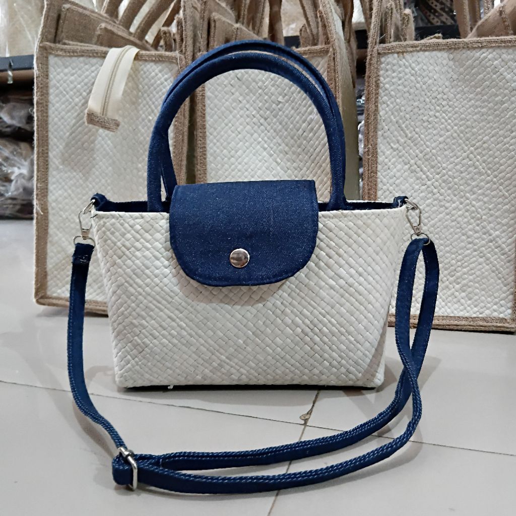 Tas selempang pandan / Tas pandan / Tas anyaman pandan / Tas anyaman pandan selempang / Tas selempan