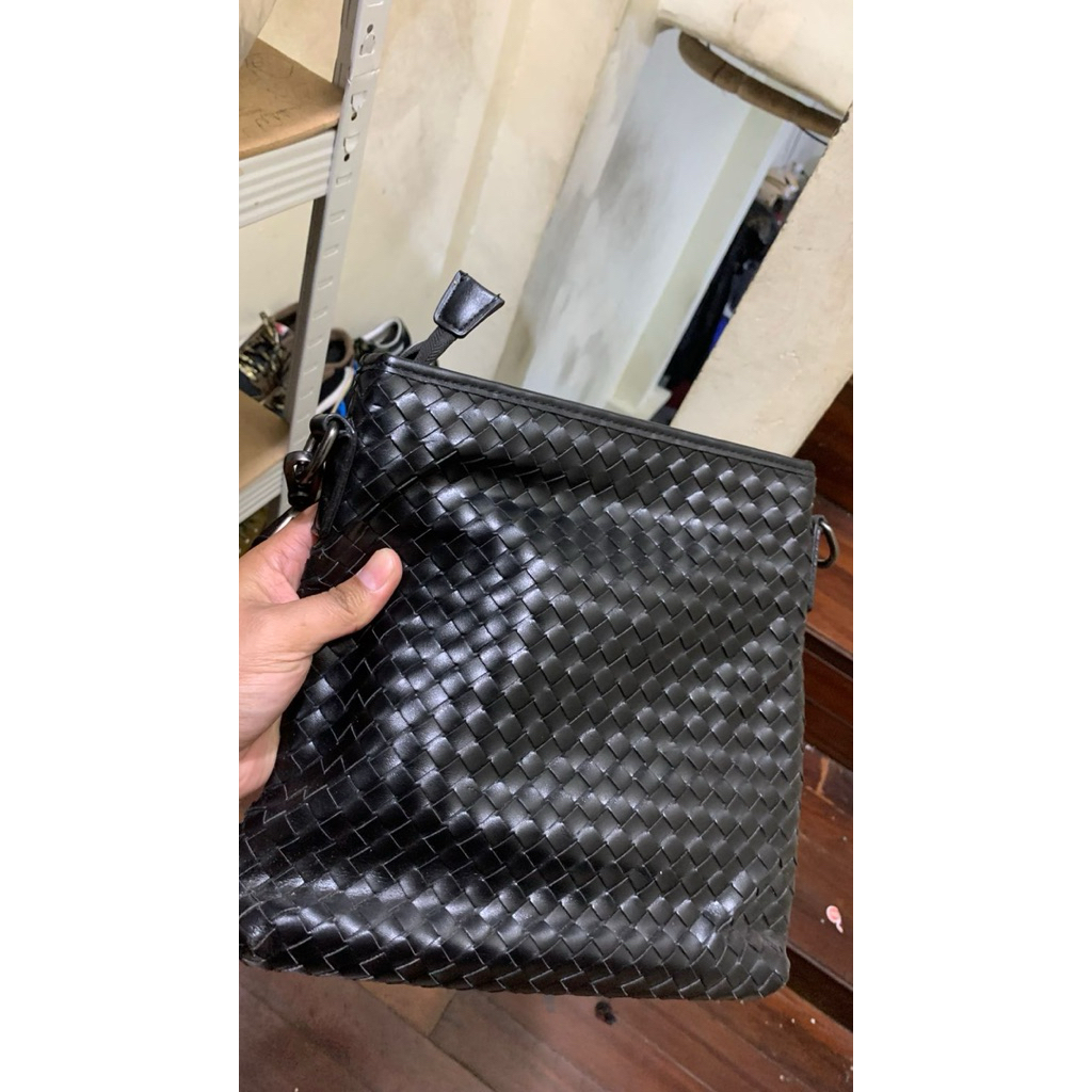 tas selempang bottega