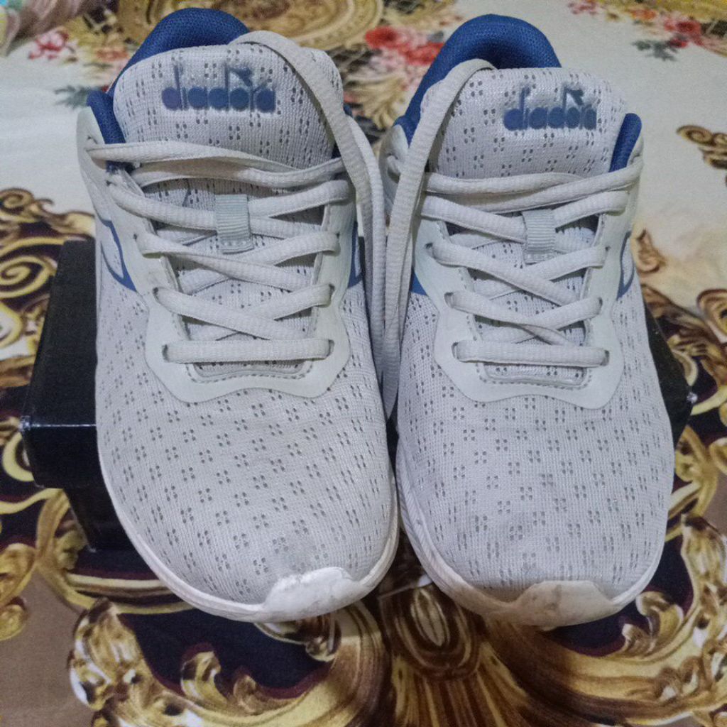 Sepatu Diadora Wanita preloved masih bagus mulus