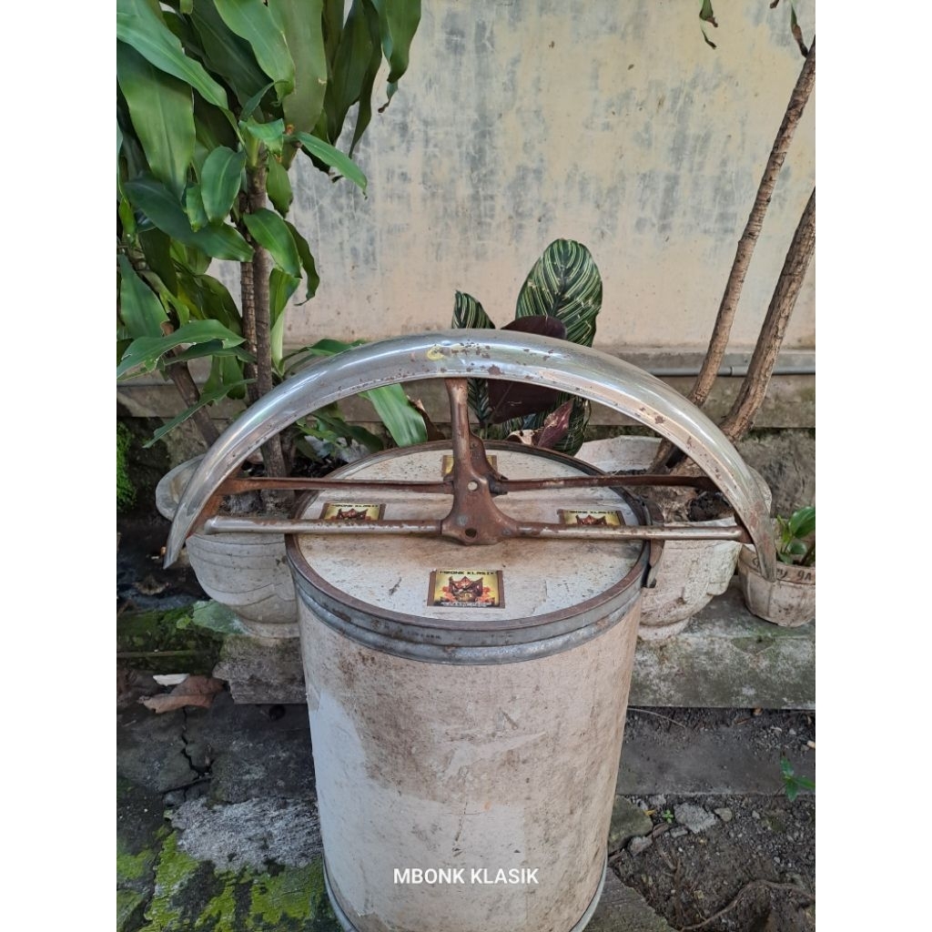 spakbor depan suzuki a100 a5 a6 a7 ORIGINAL slebor spakbor depan a100 a5 a6 a7 spakbor suzuki a100