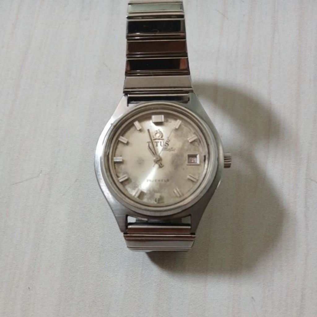 Jam tangan Titus vintag original e automatic dan bisa putar lumayan mulus hidup normal mesin kuning 