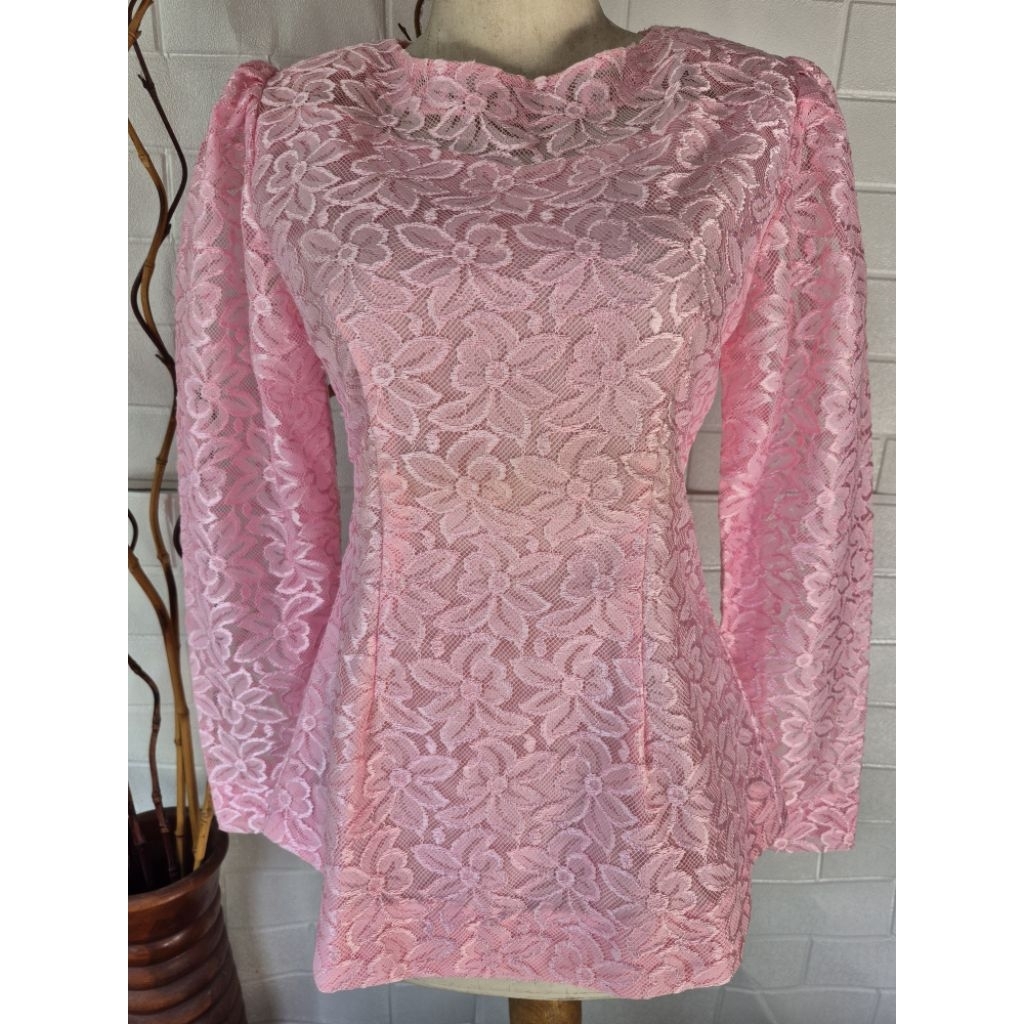 Baju wisuda, resepsi brokat