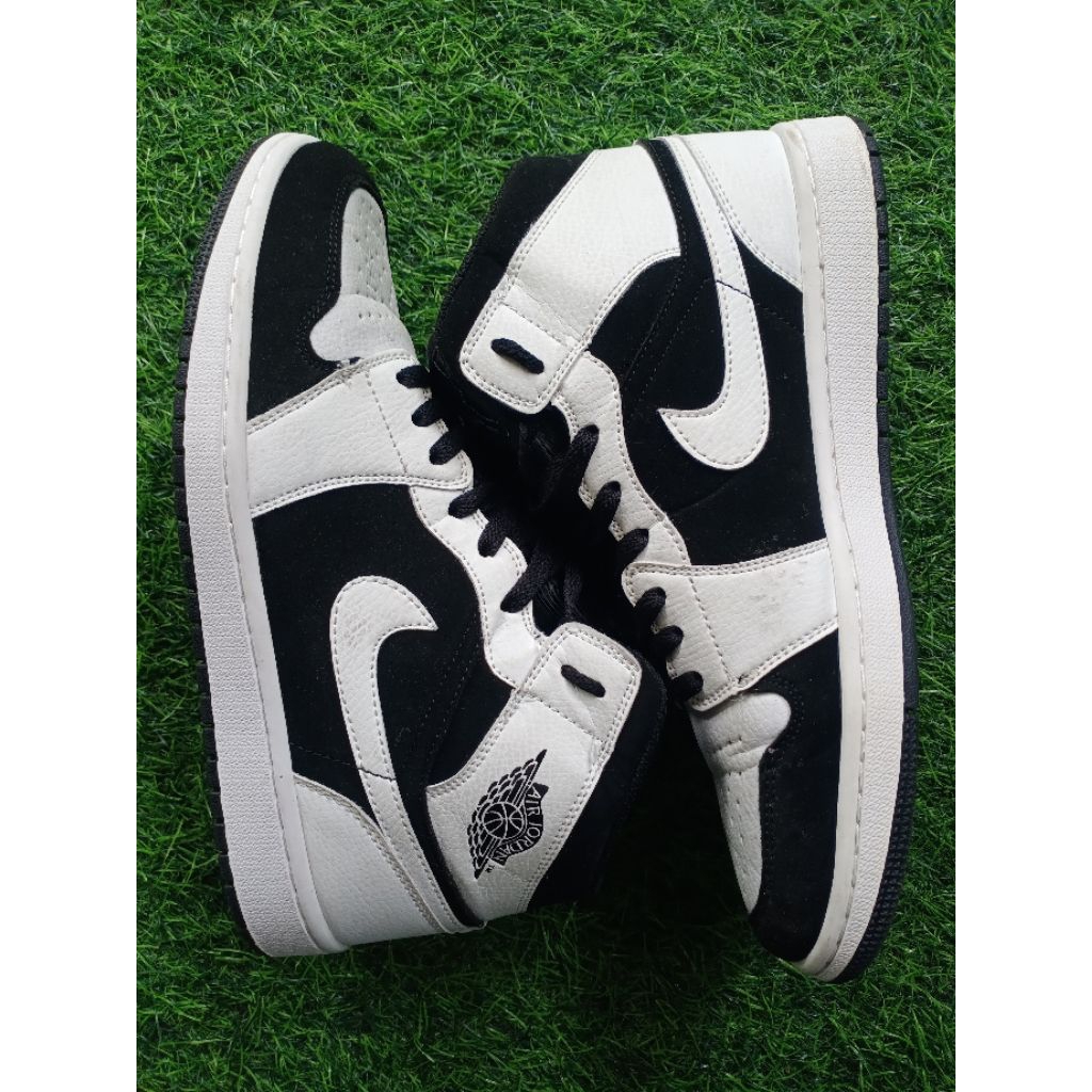 Sepatu AJ 1 Mid Second