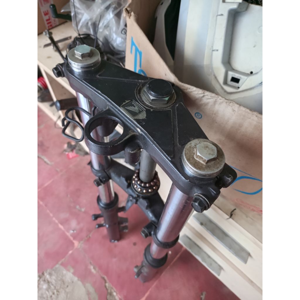 shok depan set segitiga atas  CBR 250R Thailand Kyj K33 tanpa stang