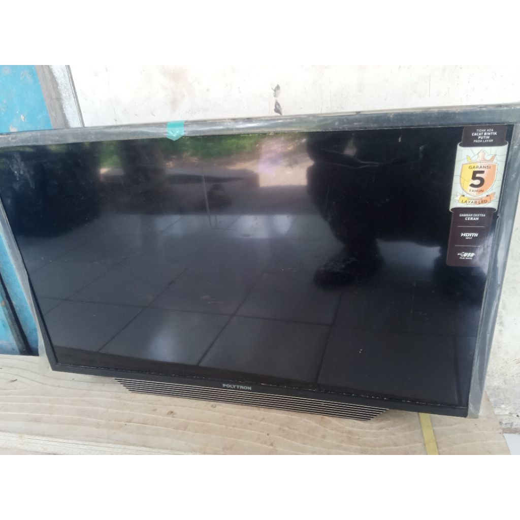 TV POLYTRON PLD32T1550 RUSAK lcd pecah